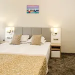 Hotel Laguna Park Sunrise 4*
